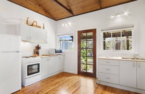 Bilpin House | BLUE APPLE LODGE - a fabulous mountain holiday escape! SPECIALS ON NOW !