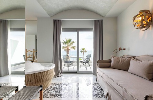 Pefkochori Hotel | Blue Carpet Luxury Suites