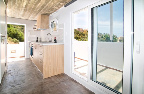 Kamari House | BLUE DAWN PRIVATE LUXURY SUITE