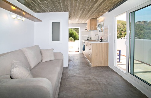 Kamari House | BLUE DAWN PRIVATE LUXURY SUITE