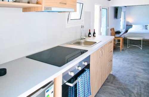 Kamari House | BLUE DAWN PRIVATE LUXURY SUITE