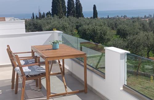 Neratzia Apartment | Blue & Green - Sunset Sea View Apartment in a Quiet Location