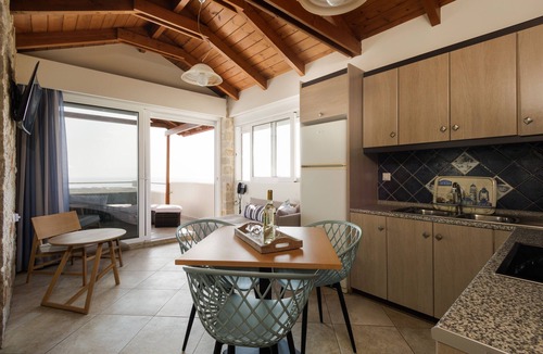 Astros Apartment | Blue Horizon Suites Estate
