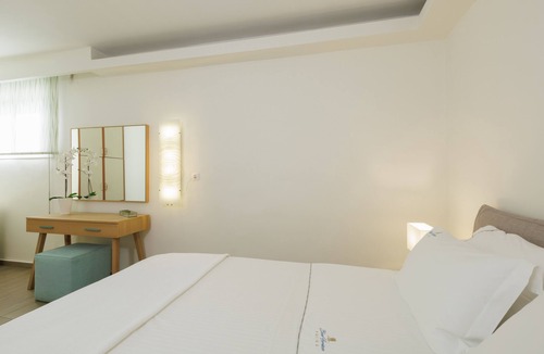 Astros House | Blue Horizon -Turquoise Deluxe Sea View Suite