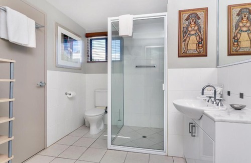 Trinity Beach Apartment | Blue Lagoon Lakeside