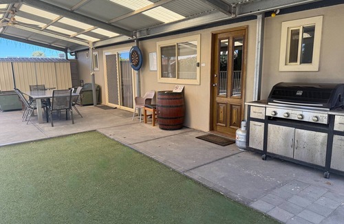 Port Vincent Apartment | Blue Line Unit 1 Great Location! Close to amenities! Off Peak Special!