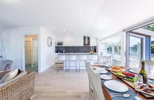 Salamander Bay House | Blue Waters 7 Cook St - Dog Friendly and Water Views