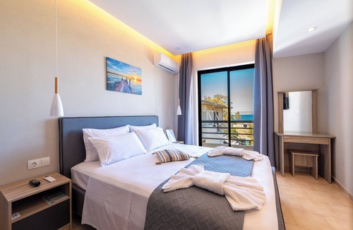 Ixia House | Blue Wave Suites - Ixia