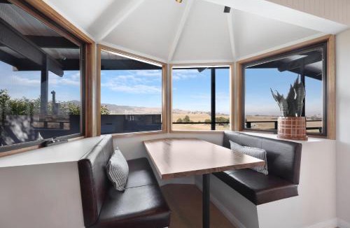 Merrijig House | Bluegum Delatite Merrijig - 5 Minutes to Mt Buller Gates