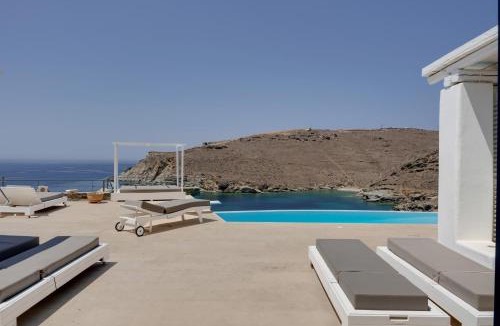 Syros House | Blueros - Black Stone Suite