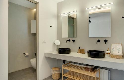 Syros House | Blueros - Black Stone Suite