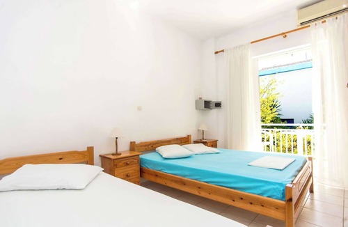 Kerameies Apartment | BlueWhite Studio - Getaway by the Pool