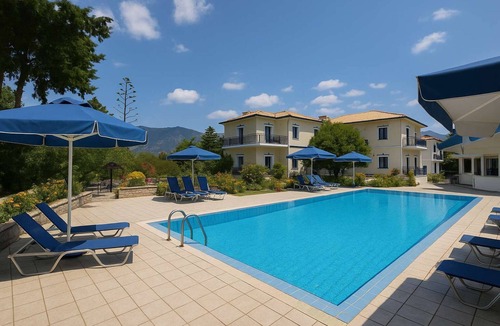 Kerameies Apartment | BlueWhite Studio - Getaway by the Pool