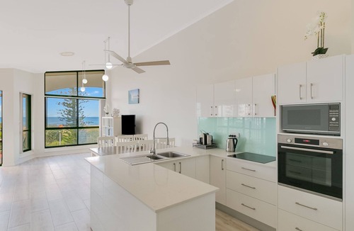 Bilinga Apartment | Boardwalk Pacific 8 - Beachfront Bilinga - Min. 3 Night Stays!