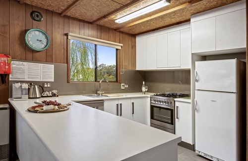 Renmark House | Boats and Bedzzz - "The Murray Dream" moored houseboat accommodation