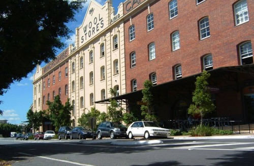 New Farm Apartment | Boho Beauty ~ 2 Bed/2bath/1 Car ~ New Farm