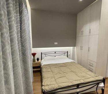 Dafni-Ymittos Apartment | Bonas House