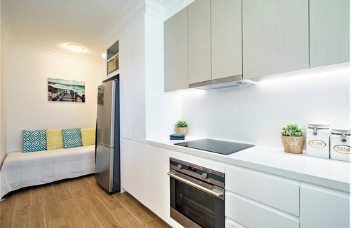 North Bondi Apartment | Bondi Beach Apt Swimming Pool, Parking and Air Con