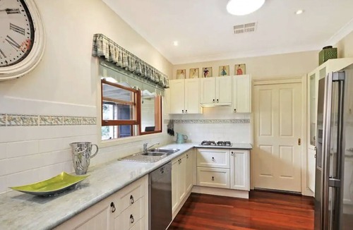 Little Hartley House | Bonnie Belle Escape Little Hartley