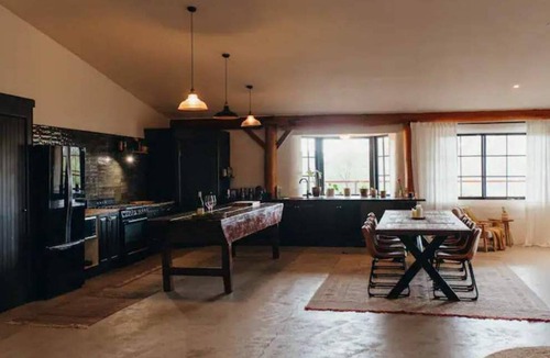Hartley Other | Bonnie Blink House - Space, views and kangaroos!