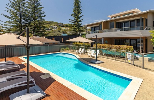 Boomerang Beach House | Boom 2 is only a short stroll from surfing, swimming and the golden sands of Boomerang Beach.