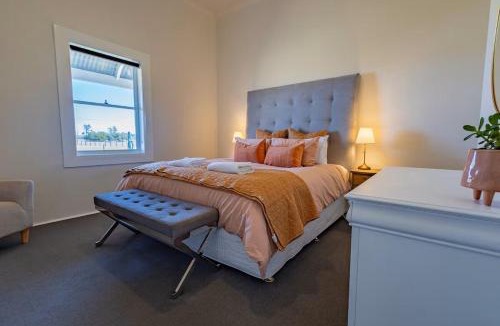 Dubbo East House | Boothenba Cottage Farm Stay Firepit