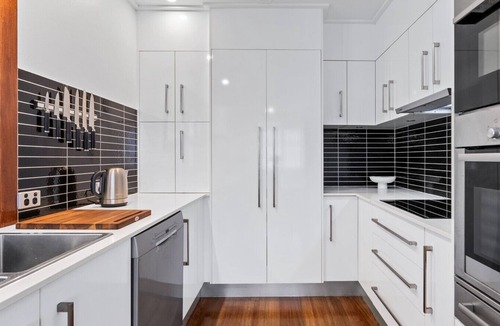 Edge Hill House | Botanica View – Spacious Edge Hill Home with Pool and Views