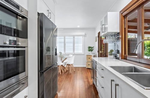 Edge Hill House | Botanica View – Spacious Edge Hill Home with Pool and Views
