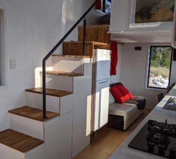 Lower Beechmont Apartment | Bottletree Gardens Mini Mansion Red