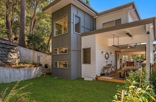 Hardys Bay House | Bouddi Galing by HolidayCo.
