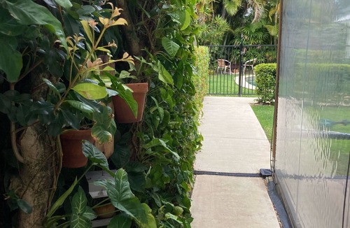 Moffat Beach Apartment | Boudoir on Bryce St - (Pet Friendly to ONE, SMALL non hair shedding dog 4.5kg)