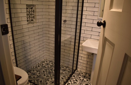 Seymour Bed & Breakfast | Boutique creek side B&B. Walking distance to everything.