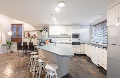 Burwood House | Boutique Private Rm situated in the heart of Burwood 5 - ROOM ONLY
