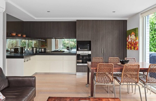 Elwood Apartment | BOUTIQUE STAYS - Lalique