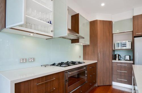 Glen Iris House | Boutique Stays - Maple on Kent