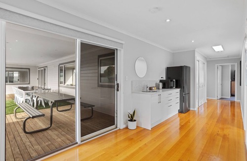 Glenorchy House | Bowden House -Huge Family Home In Hobart -8 Bedroom, 6 Bathroom, 5 Living zones