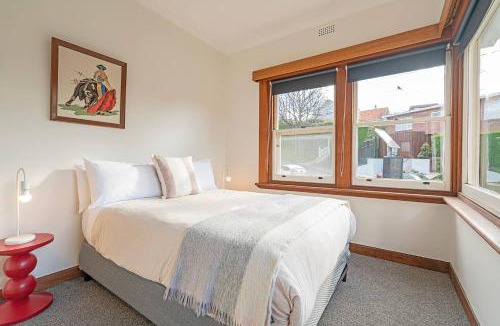 Sandy Bay Apartment | 'Braelands by the Beach' Sun-kissed Sandy Bay Escape