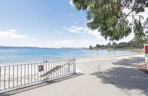 Sandy Bay Apartment | 'Braelands by the Beach' Sun-kissed Sandy Bay Escape