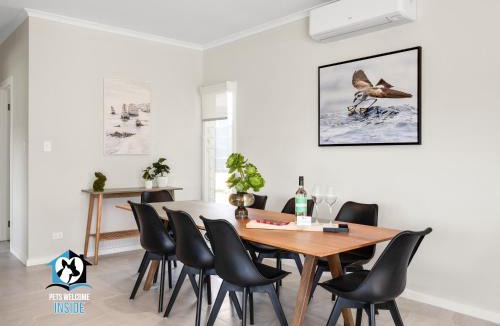 Encounter Bay House | Brand New 3 Bed 2 Bath with Sea Views