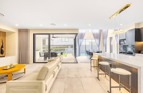 Rochedale House | Brand New 5BR Luxe Mansion w/Pool&Media Near Shop