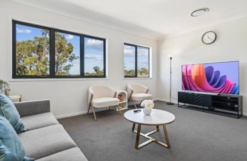 Victoria Point House | Brand New 6BR Holiday Home Beach and Shop Workspace