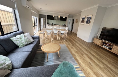 St Leonards House | Brand new, spacious family home in walking distance to beach.