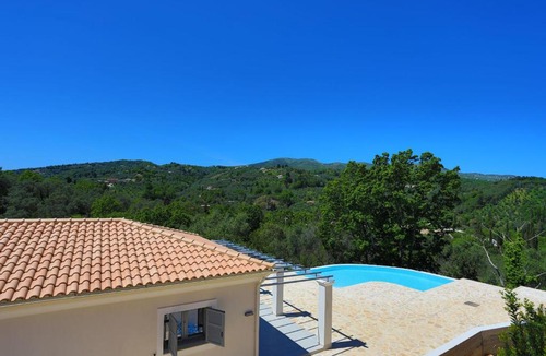 Petaleia Villa | Brand New Villa Loki with Large infinity pool WiFi and Sea Views
