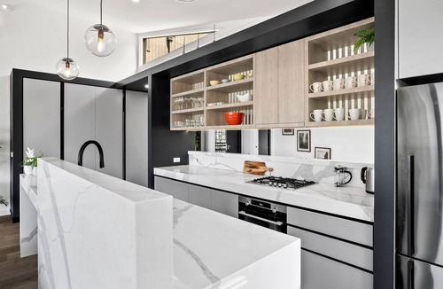 Lorne House | Breakers 4 - Contemporary Townhouse