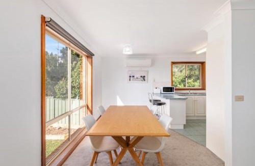 Malua Bay House | Breezy Bungalow at Malua