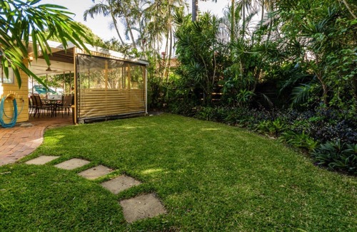 Banksia Beach House | Bribie Beach House on Solander