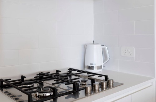 Shellharbour City Centre Apartment | Bright & Breezy Lakeview Retreat in Shellharbour