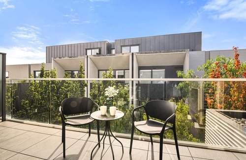 Flemington Apartment | Bright 1BR Apartment Near Maribyrnong River