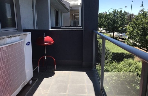 Gungahlin House | Bright and beautiful 3bd house in central Gungahlin, sleep 6 FREE WiFi