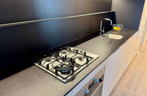 South Yarra Apartment | Bright and modern 1BD in heart of South Yarra!